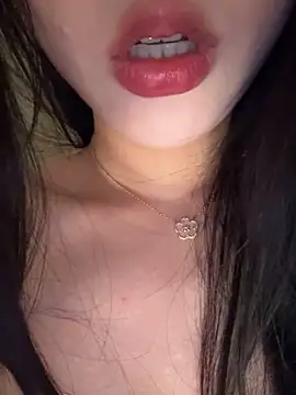 Eva-009: διαδικτυακό σόου στην κάμερα