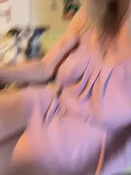 XXX chat uživo modela TrenaAnne