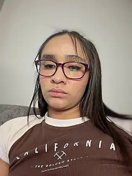 Chat XXX en directo de Isabella-Teen