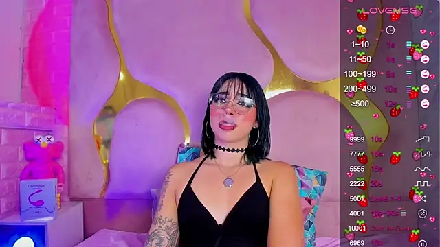 Chat +18 de NaniiSisy ao vivo