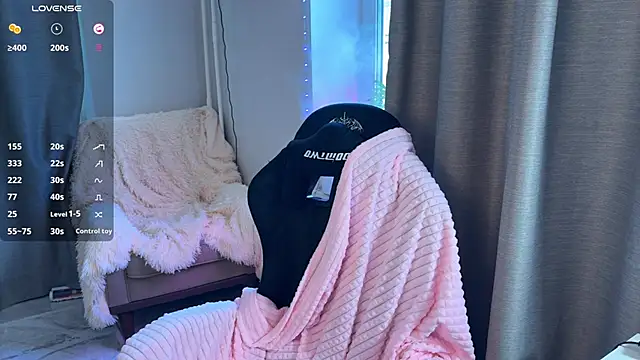 Show modela lunawho na web-kameri