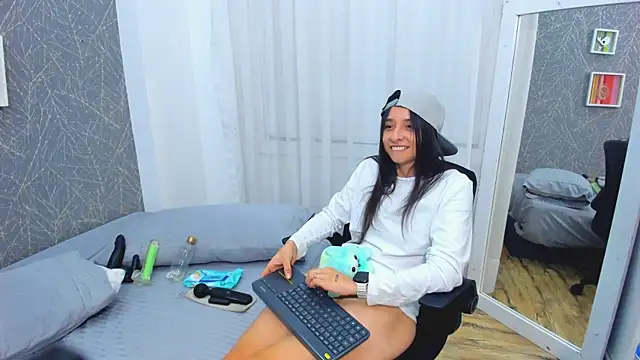 ViictoriiaSaenz 现场XXX聊天