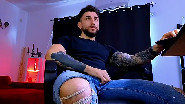 MightyAaron66 live XXX chat