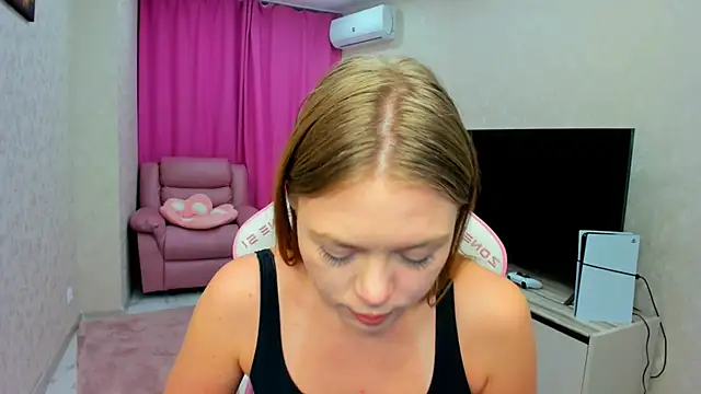 Strawberrye Adlı Modelin Canlı XXX Sohbeti