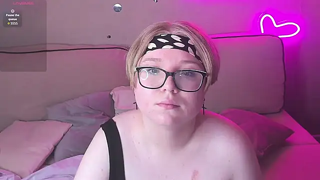 Chat +18 de Lauraaa_Smith ao vivo