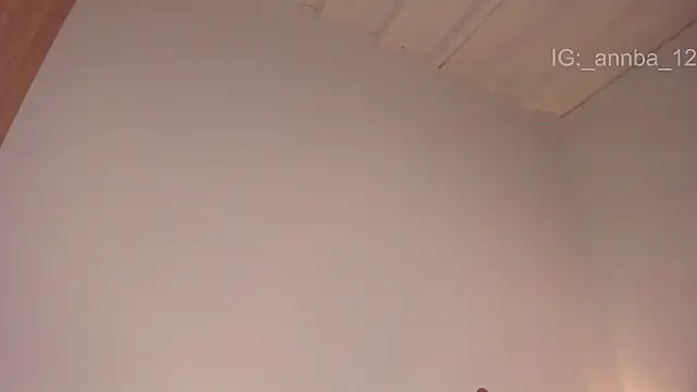 Chat +18 de annie_barozzi ao vivo