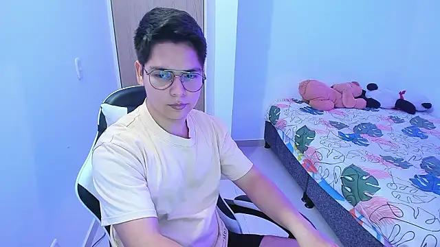 Show modela Asta_YunoXXX na web-kameri