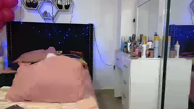 แชท XXX สดของ charlotte_077