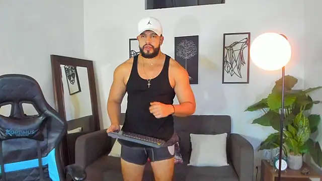 Justin_kingX7 Chat XXX in diretta