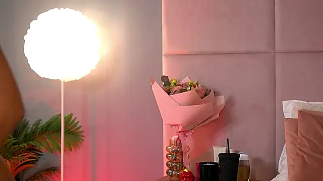 AlmaLuv Adlı Modelin Canlı XXX Sohbeti