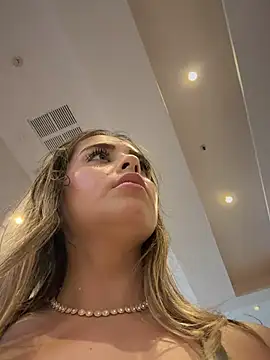 Živý XXX chat Alirawrz