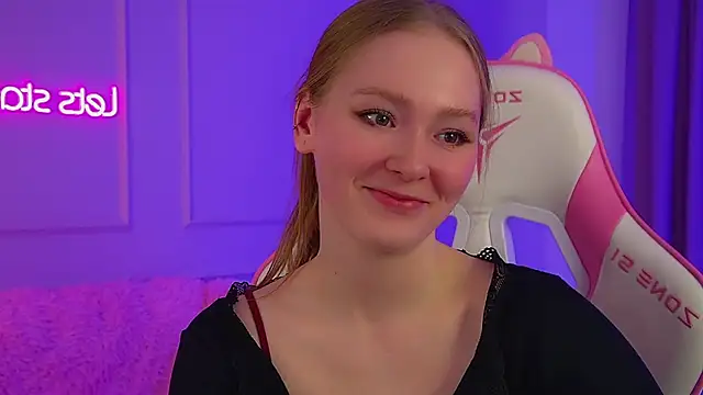 AgataFoxley Adlı Modelin Canlı XXX Sohbeti