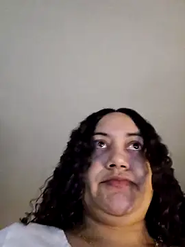 Chat +18 de honeeyyy_pot ao vivo