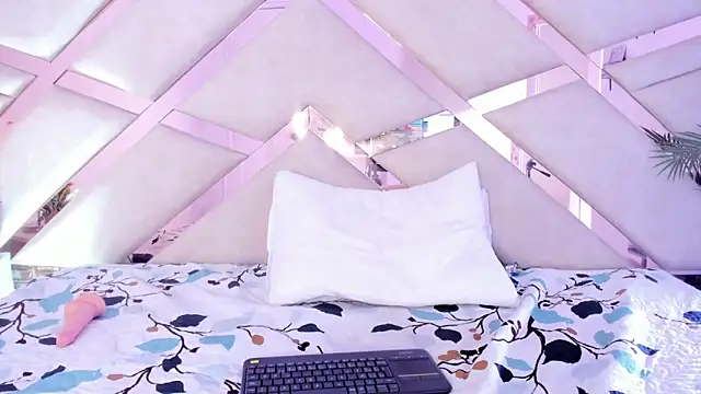 Chat +18 de sophie_pariss ao vivo