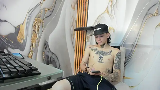 StraightBoy_Nick Live XXX-chat