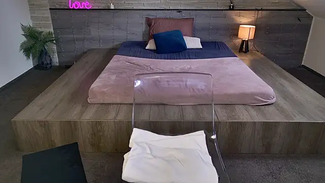 hornyb33_ Adlı Modelin Canlı XXX Sohbeti