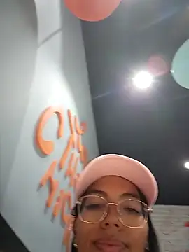 SheenaBrooke: διαδικτυακό σόου στην κάμερα