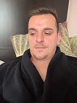 Huge_cock22cmのウェブカメラショー