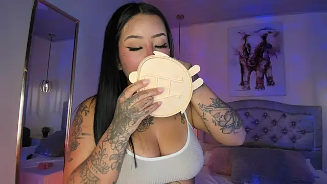 Chat +18 de ayshel__ ao vivo