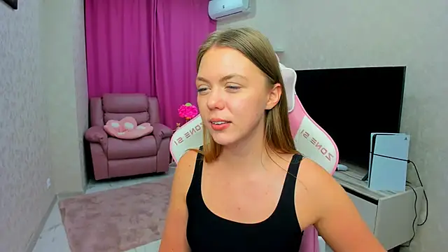 Strawberrye live XXX chat