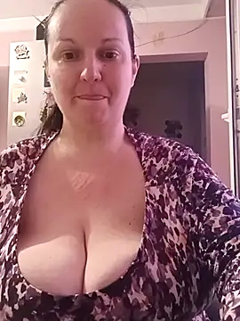 Chat +18 de BustyLadyAlma ao vivo