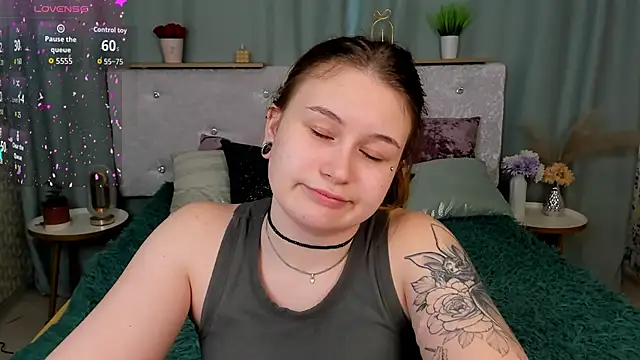 MilanaXHoney: απευθείας συνομιλία ΧΧΧ