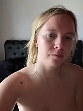 Ellie-rosee Adlı Modelin Canlı XXX Sohbeti