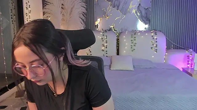 SarahCastro1_ Adlı Modelin Canlı XXX Sohbeti