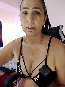 RubyStrome Adlı Modelin Canlı XXX Sohbeti