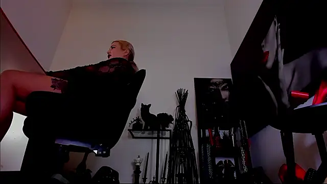 แชท XXX สดของ MistressDemi