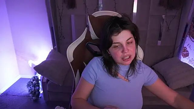 Chat +18 de MirandaWong ao vivo