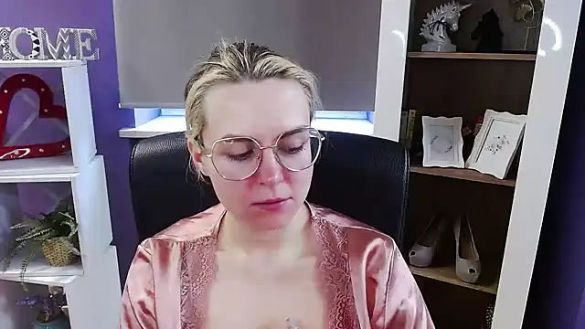 Zoey_Erotic Chat XXX live