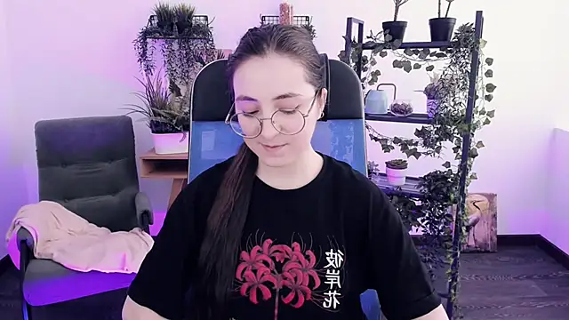 VirtuallVoyant live XXX chat