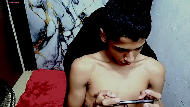 Im_david02: διαδικτυακό σόου στην κάμερα