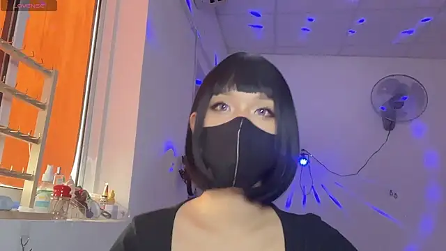 Tieu-May live XXX chat