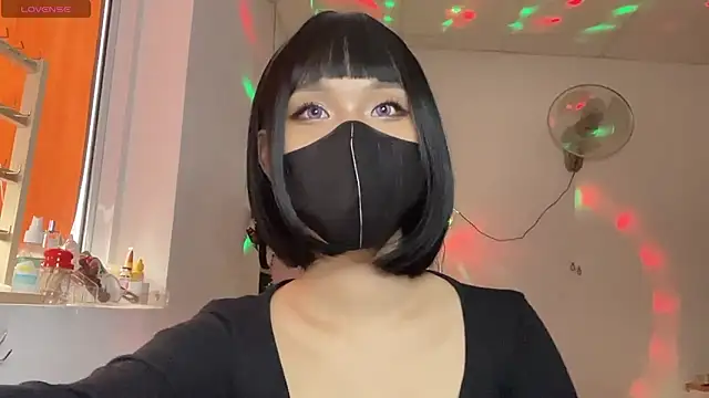 Tieu-May Adlı Modelin Canlı XXX Sohbeti