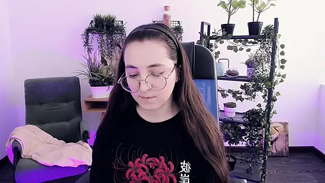 VirtuallVoyant live XXX chat