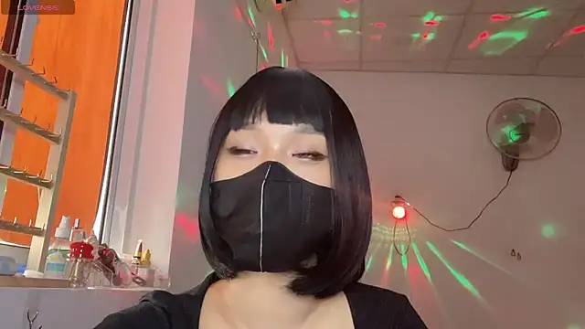 Tieu-May live XXX chat