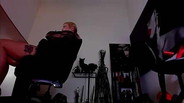 MistressDemiのライブXXXチャット