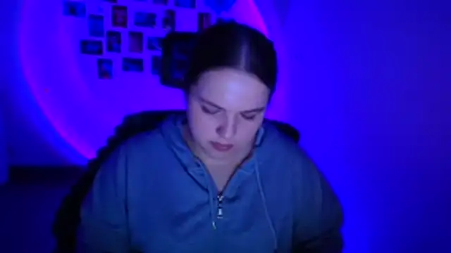 Kitty_Mia_Kitty Chat XXX in diretta