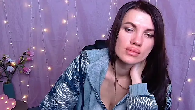 MilaLoona 现场XXX聊天