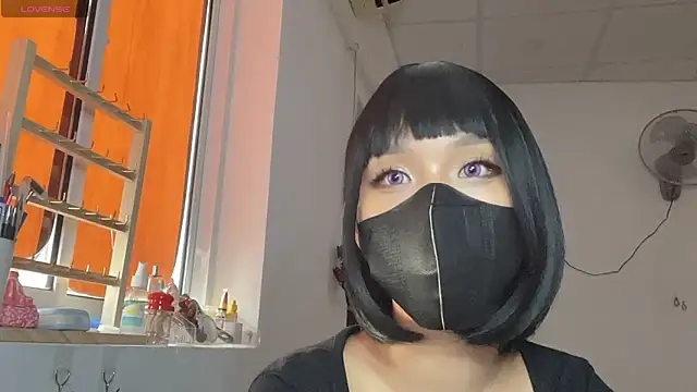 Tieu-Mayn Live XXX chat