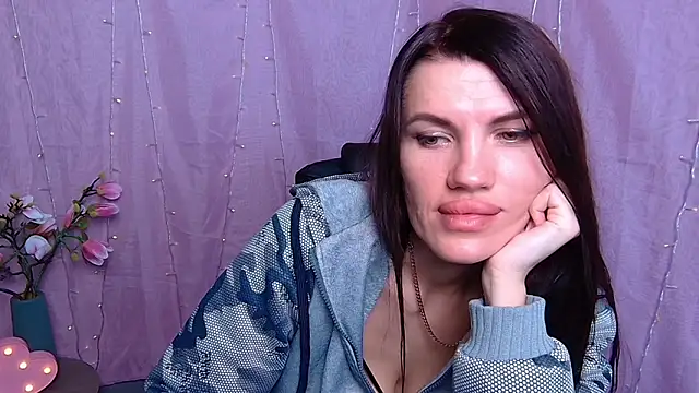 MilaLoona Chat XXX in diretta