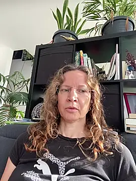 AnnikaRose Adlı Modelin Canlı XXX Sohbeti