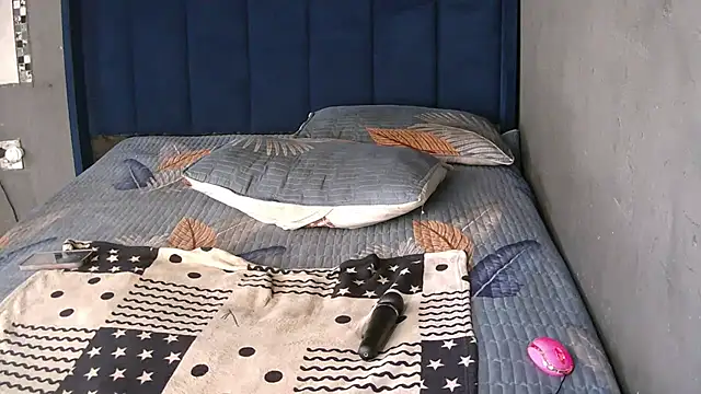 FREAKBARBIE02 Adlı Modelin Canlı XXX Sohbeti