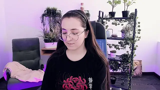 VirtuallVoyant live XXX chat