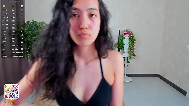 دردشة FlirtyAura الجنسية المباشرة