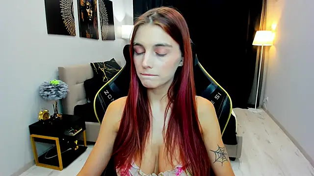 XXX chat uživo modela RedLipse