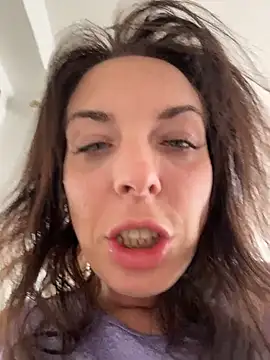 XXX chat uživo modela Almmaxxxx