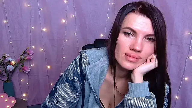 MilaLoona 现场XXX聊天